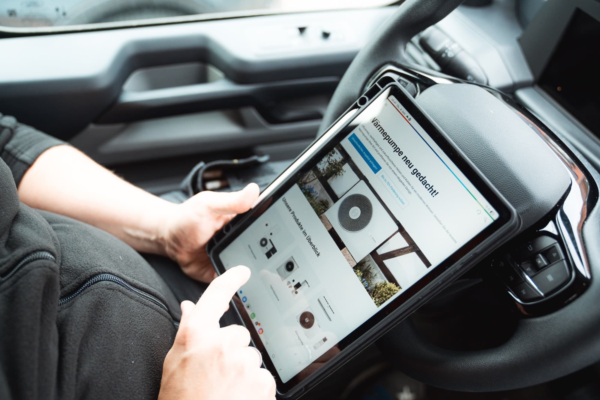 Planung der Wärmepumpen-Lösung am Tablet im Servicefahrzeug